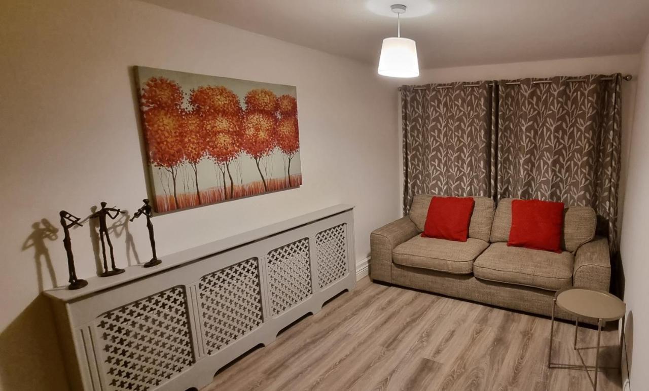 Spacious Curragh 2-Bed Apartment With Own Entrance Brownstown Екстериор снимка
