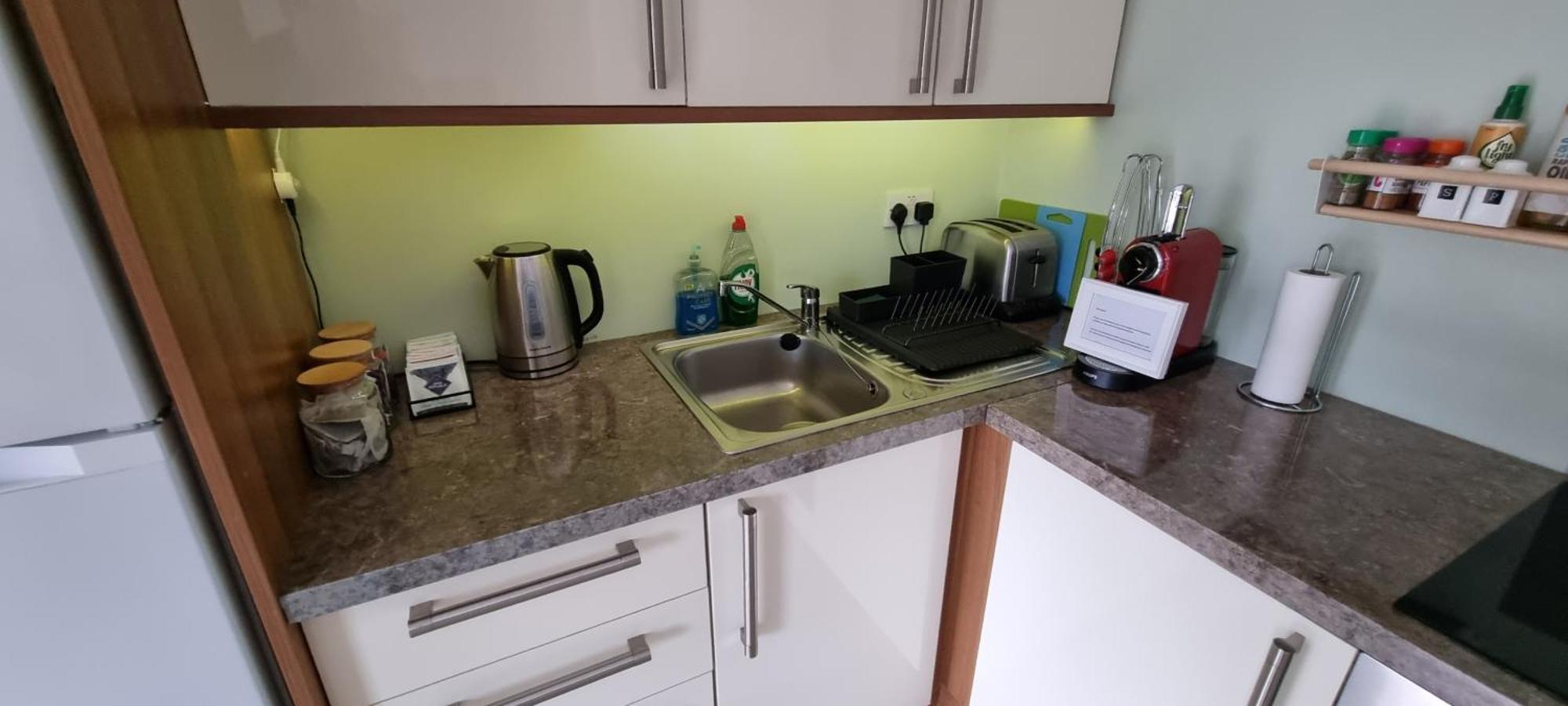 Spacious Curragh 2-Bed Apartment With Own Entrance Brownstown Екстериор снимка