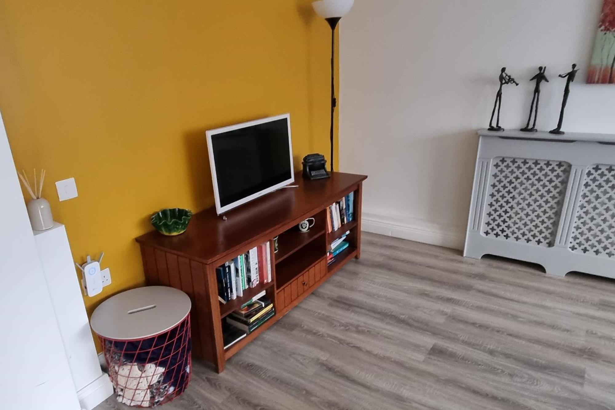 Spacious Curragh 2-Bed Apartment With Own Entrance Brownstown Екстериор снимка